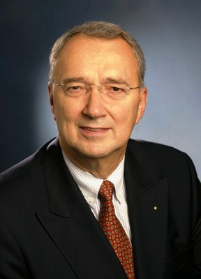 Porträt Dr. Karl V. Ullrich.jpg